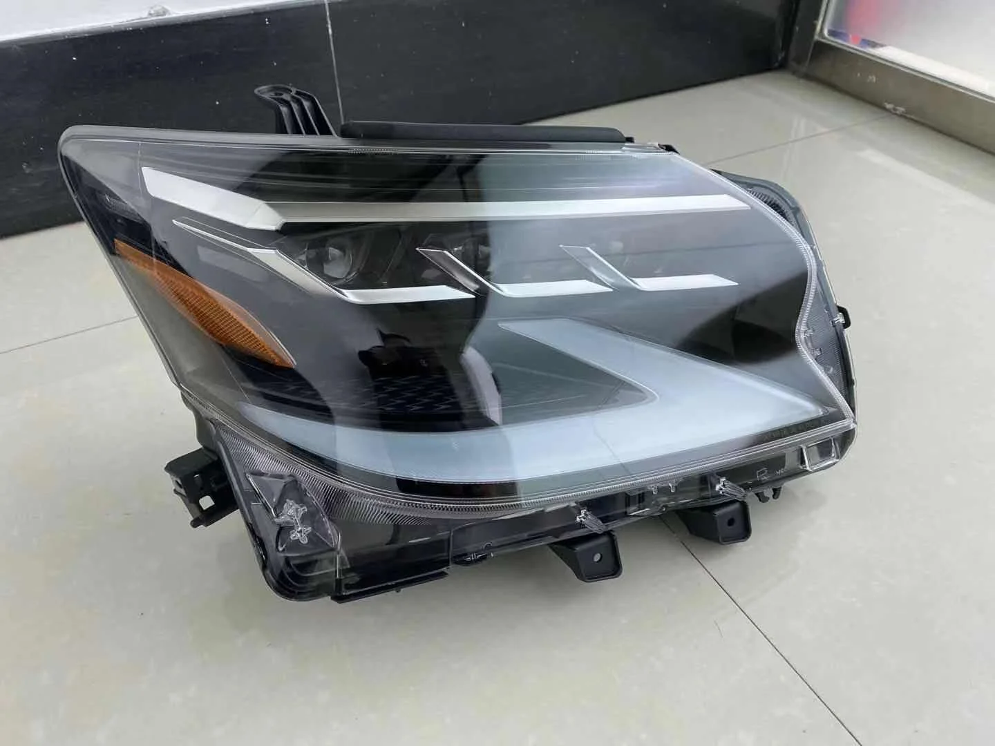 Flash Sale 12V Factory Front Headlight for Lexus 2010-2019 GX460 Modification to 2020+ AFS Style.