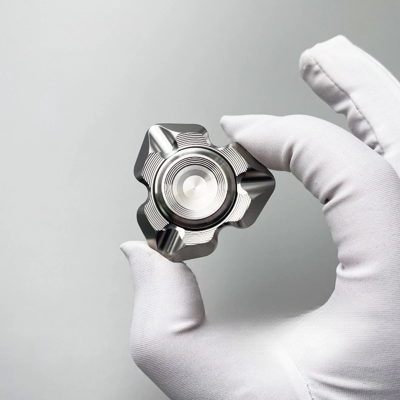 LarkEDC lumière et ombre Valkyrie couteau mécanique en métal motif artisanat trois pages Fidget Spinner jouet de décompression