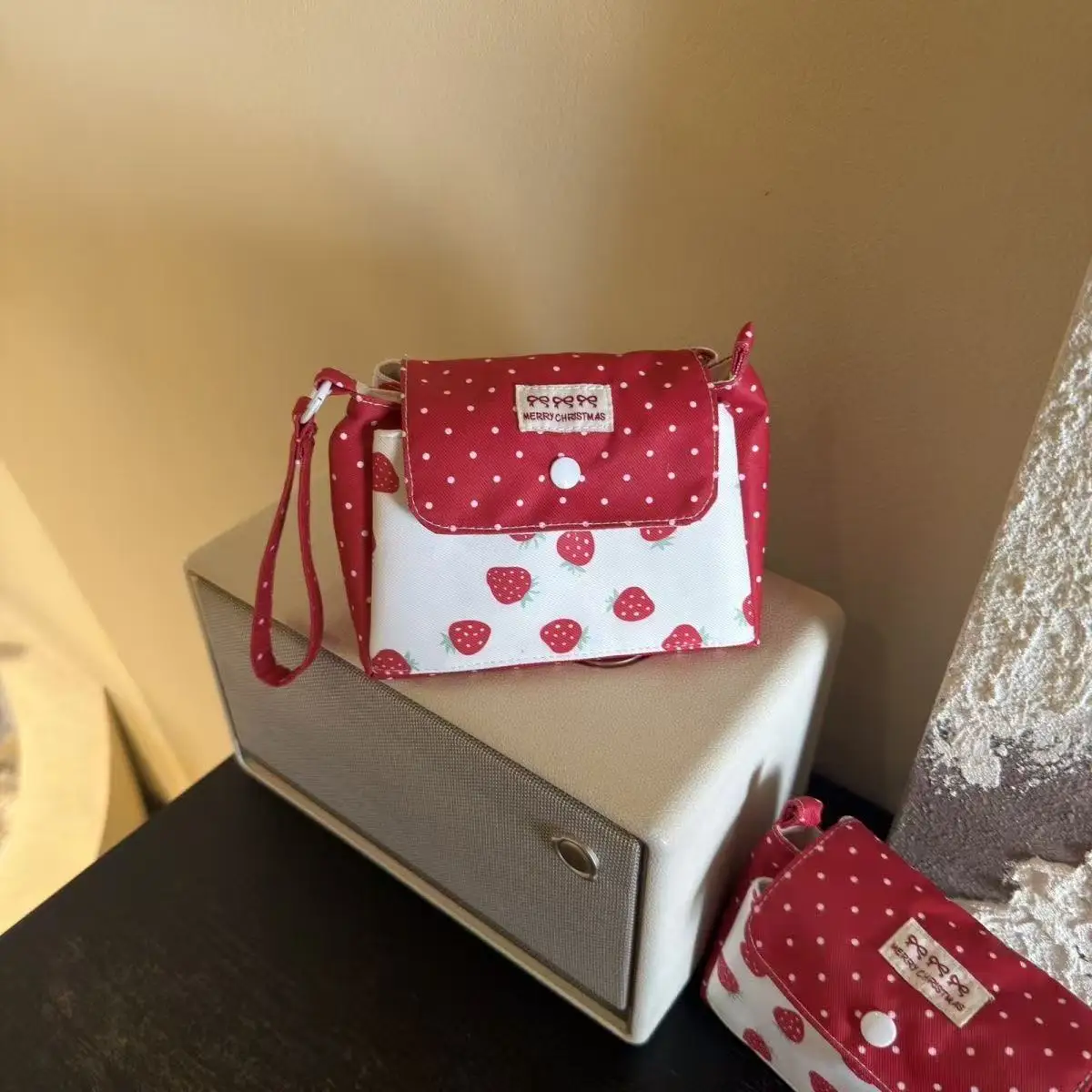 Niedliche Erdbeer-Aufbewahrungstasche, wasserdichte Canvas-Clutch, Lippenstift- und Kissen-Tasche, kleine Alltagstasche, CCD-Aufbewahrungstasche, Geschenk – Detail 5