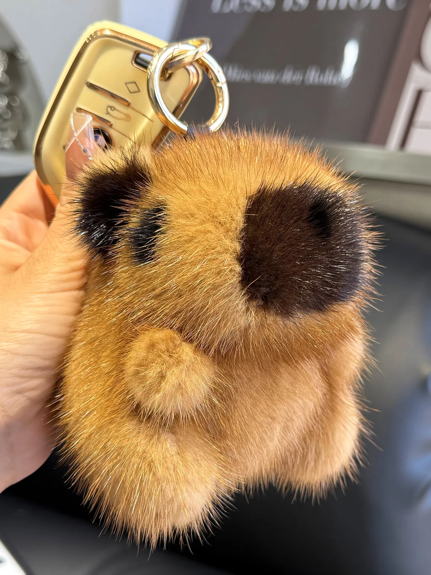 adorabile-portachiavi-in-vera-pelliccia-di-visone-decorazione-per-auto-bambola-di-peluche-ornamento-da-appendere-alla-borsa-ciondolo-per-chiavi-design-capybara-super-carino