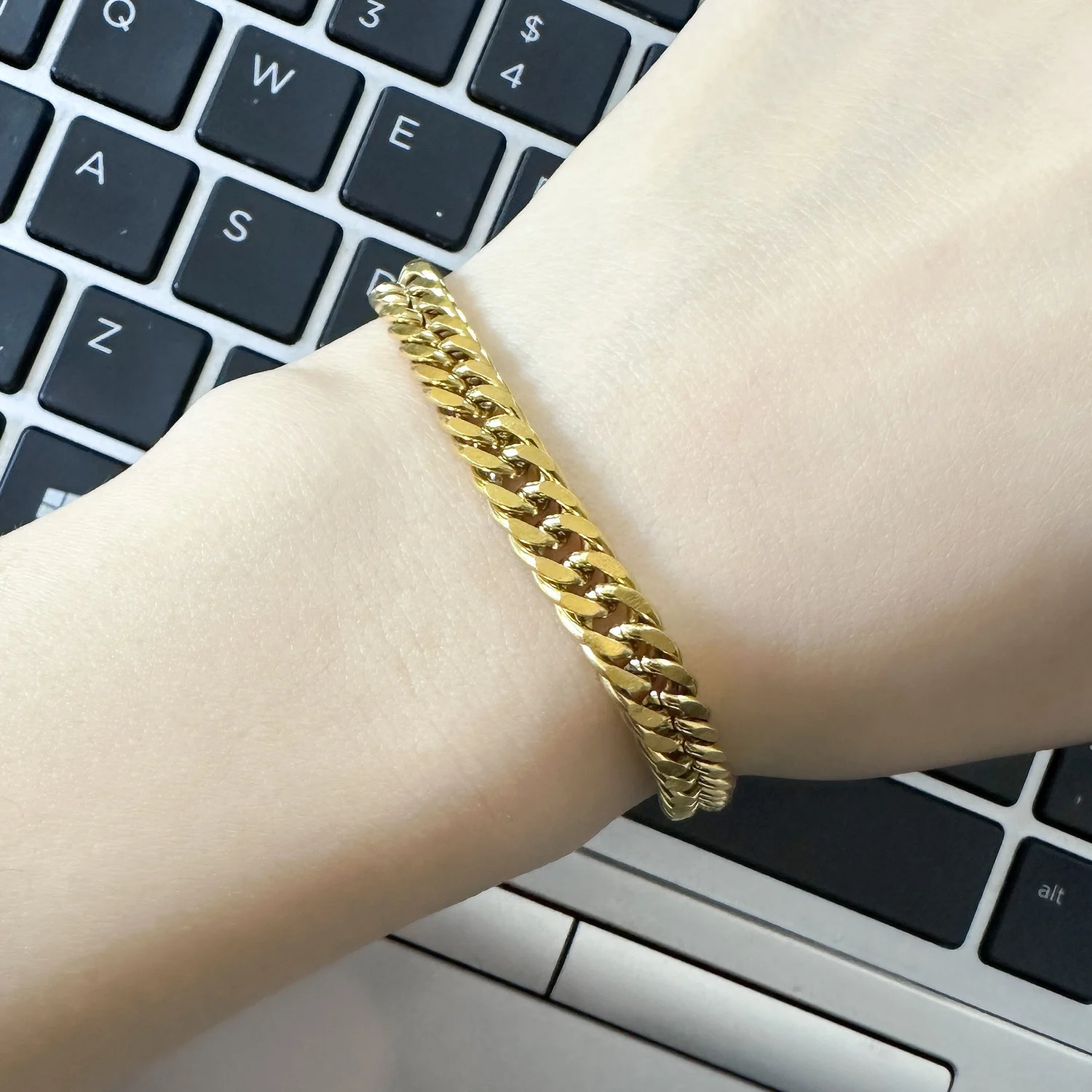 Klassisches Punk-Armband für Männer aus Edelstahl, kubanische Gliederkette, modisches Handgelenk-Schmuckstück, Geschenk. – Detail 7