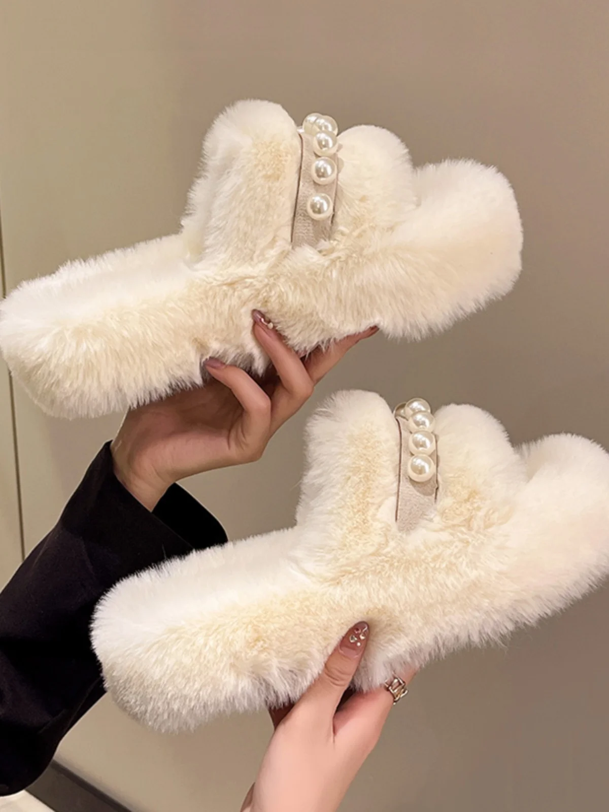 INS Trendy Women Furry Slippers Home Outer Wear 2024 New Spring and Autumn Fashion Beaded Thick Bottom Cotton Slippers