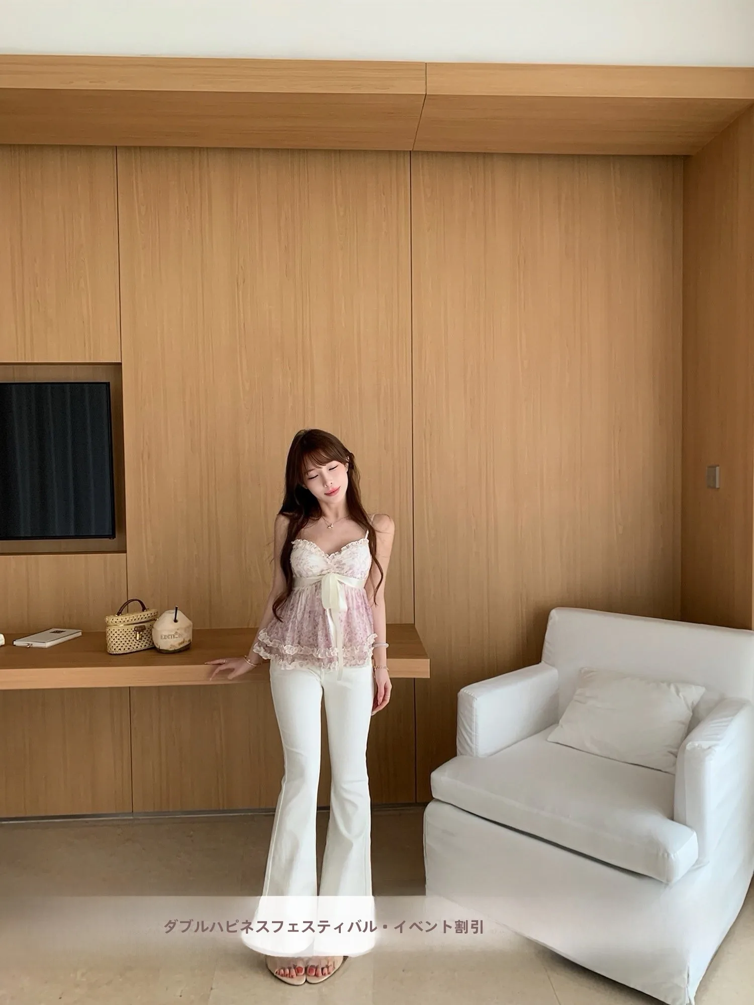 

Lukira White Straight Leg Micro Flared Jeans Women's Spring Summer Versatile Slimming Long Pants Natural Waist Cotton Elastic