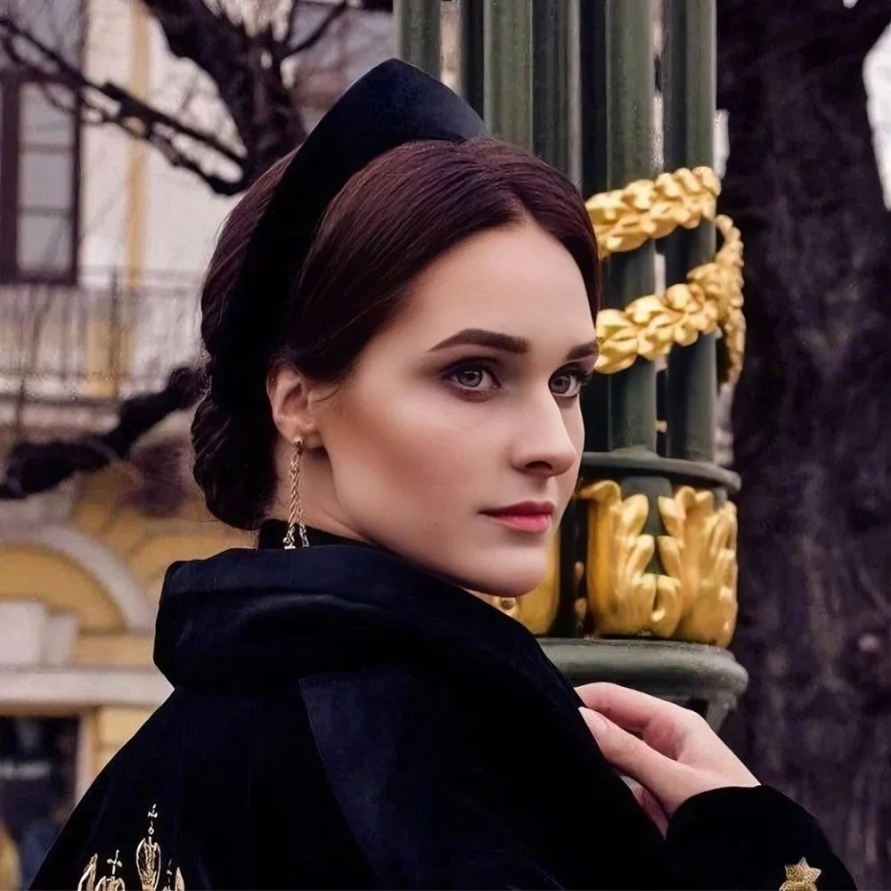 

New Elegant Velvet Triangle Headband Individual Crown Wide Edge Hair Hoop Solid Color Classical Retro Hair Accessories Party