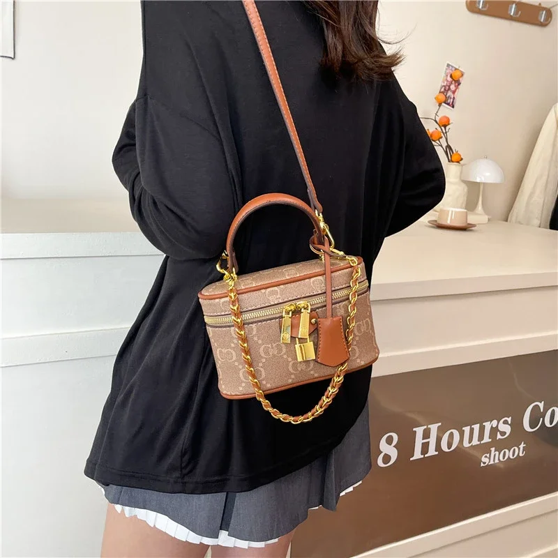 حقيبة حمل فريدة من نوعها راقية للنساء الأنيقات مع أزياء باريس الكلاسيكية وتفاصيل الحروف #1