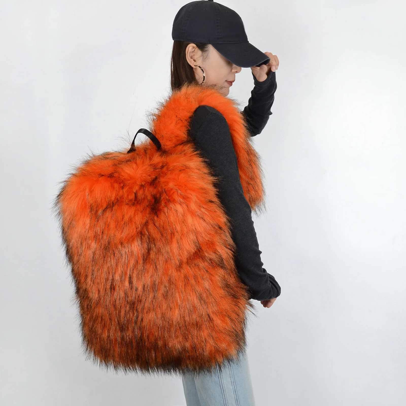 Neuer Kunstfell-Rucksack mit großem Fassungsvermögen, Unisex, Herbst-Winter-Reisetasche, Plüsch-Umhängetasche, supergroßer Rucksack aus weichem Stoff, Unisex – Detail 14
