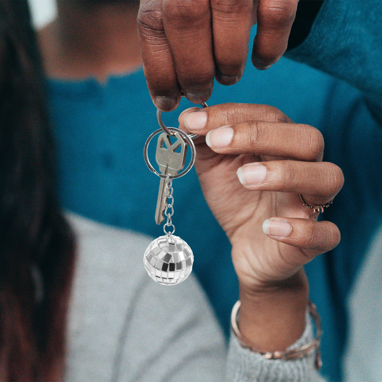 

6pcs Mini Mirror Disco Ball Keychain Retro Bag Pendant Compact Hanging Decor Portable Multi-Function Ornament Party Gift