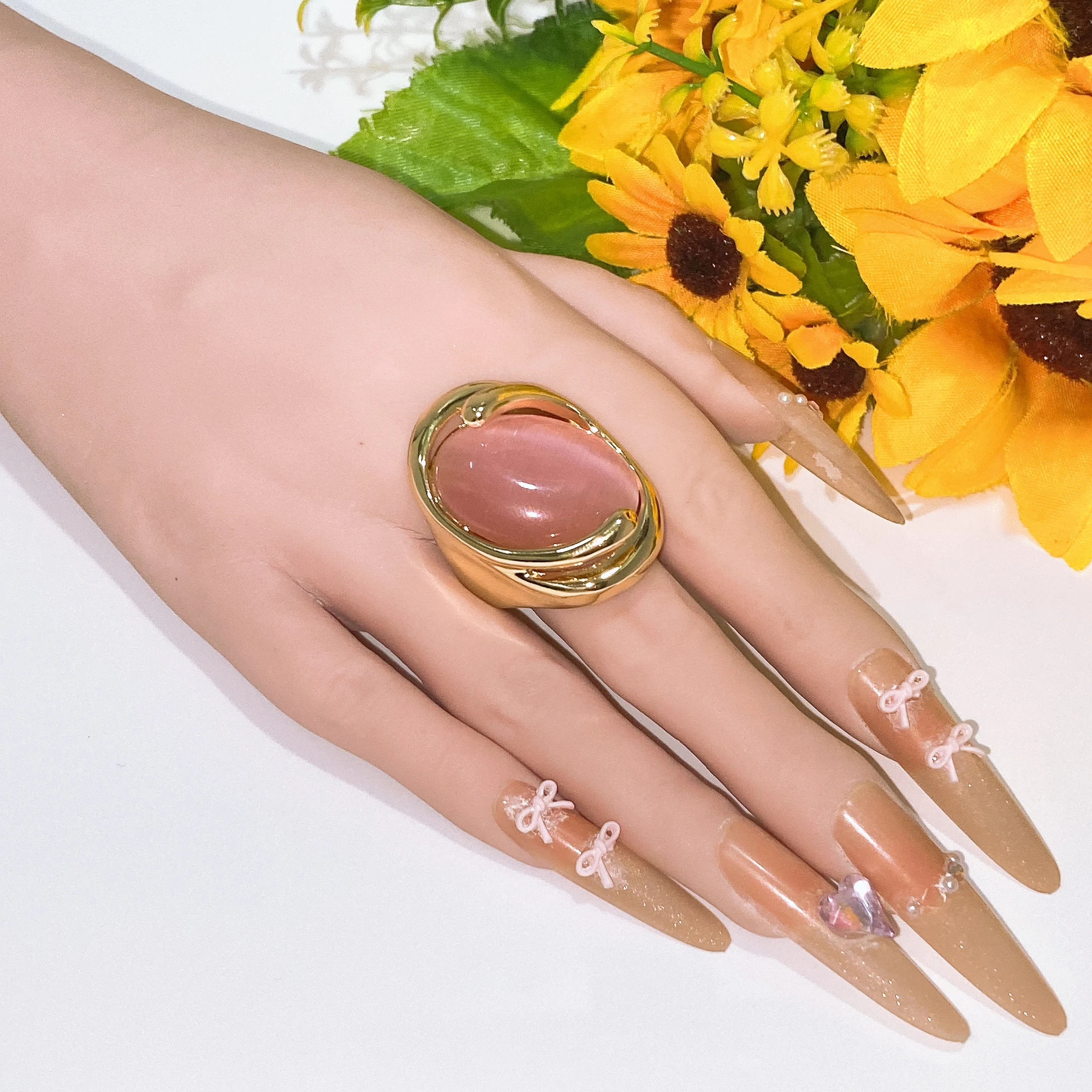 Stunning Textured Jewellery ring with Pink Rhinestones Special Fashionable Dubai Gold Plated anillos jewel For Wedding Party