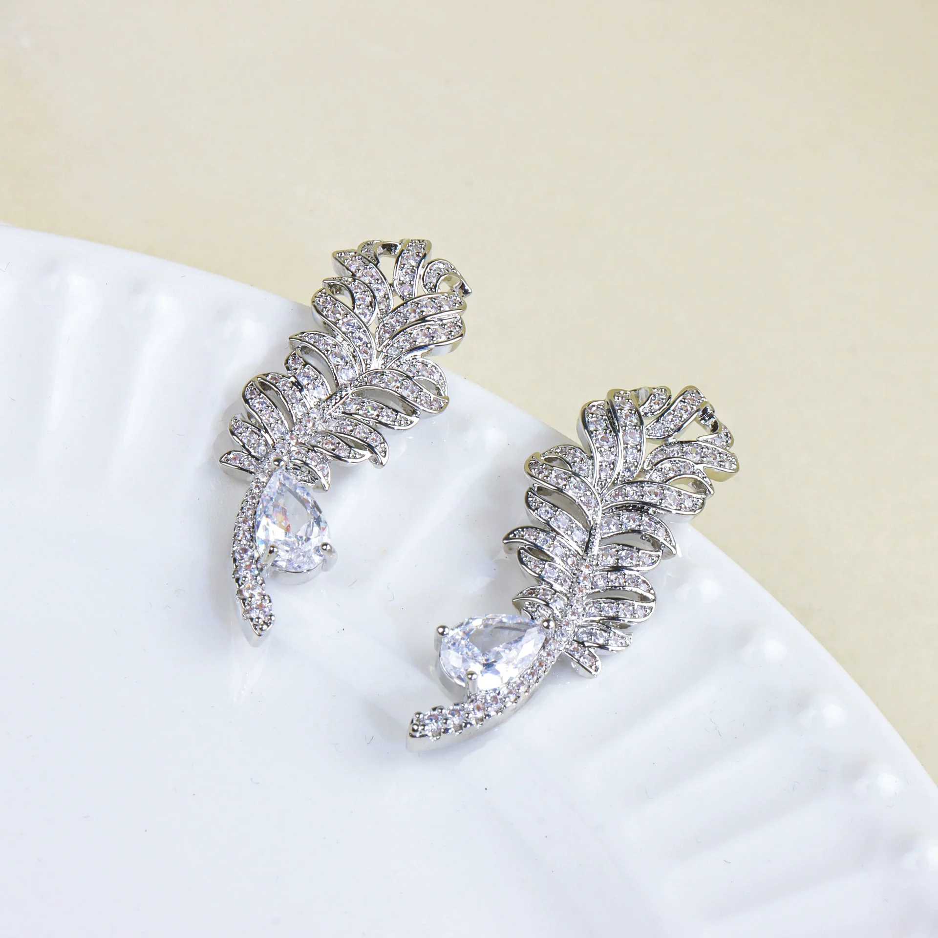 Fashion Light Luxury Feather Earrings for Women Micro Inlaid Zircon Exquisite Elegant All-match Trendy Jewelry