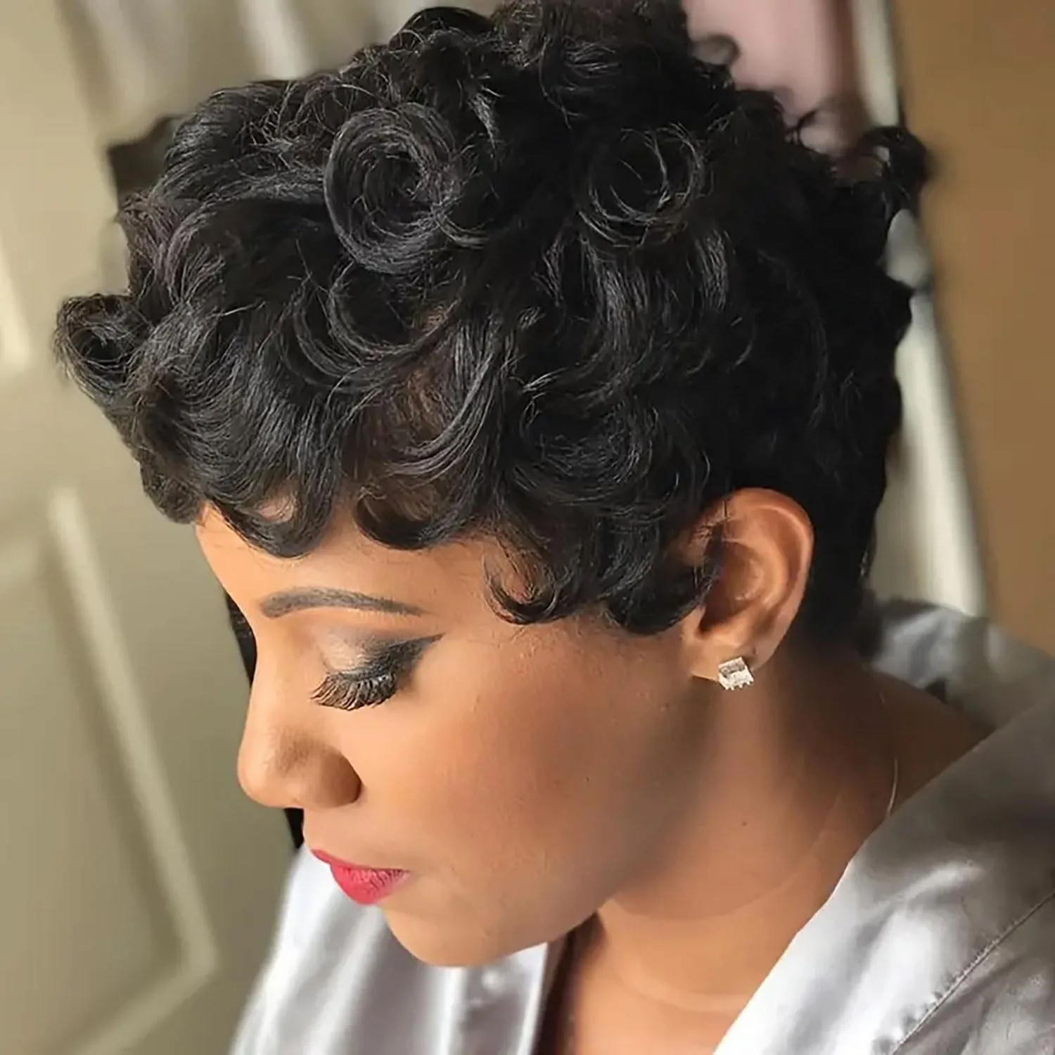 

Кудрявый вьющийся парик из человеческих волос, короткие бразильские волосы с стрижкой пикси и предварительно вырезанной челкой, парики машинного производства, естественный вид