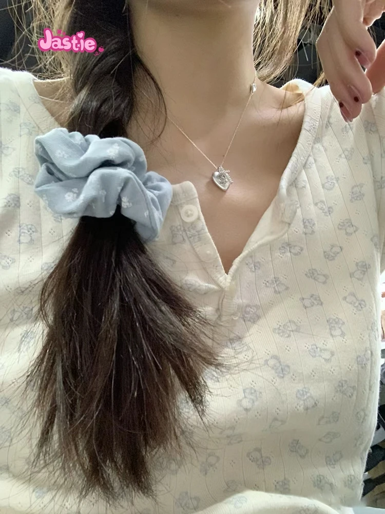 T-shirt a maniche lunghe con orso scavato estate girocollo bottoni in cotone Slim Sexy Top per donna Vintage dolce carino y2k Top Chic