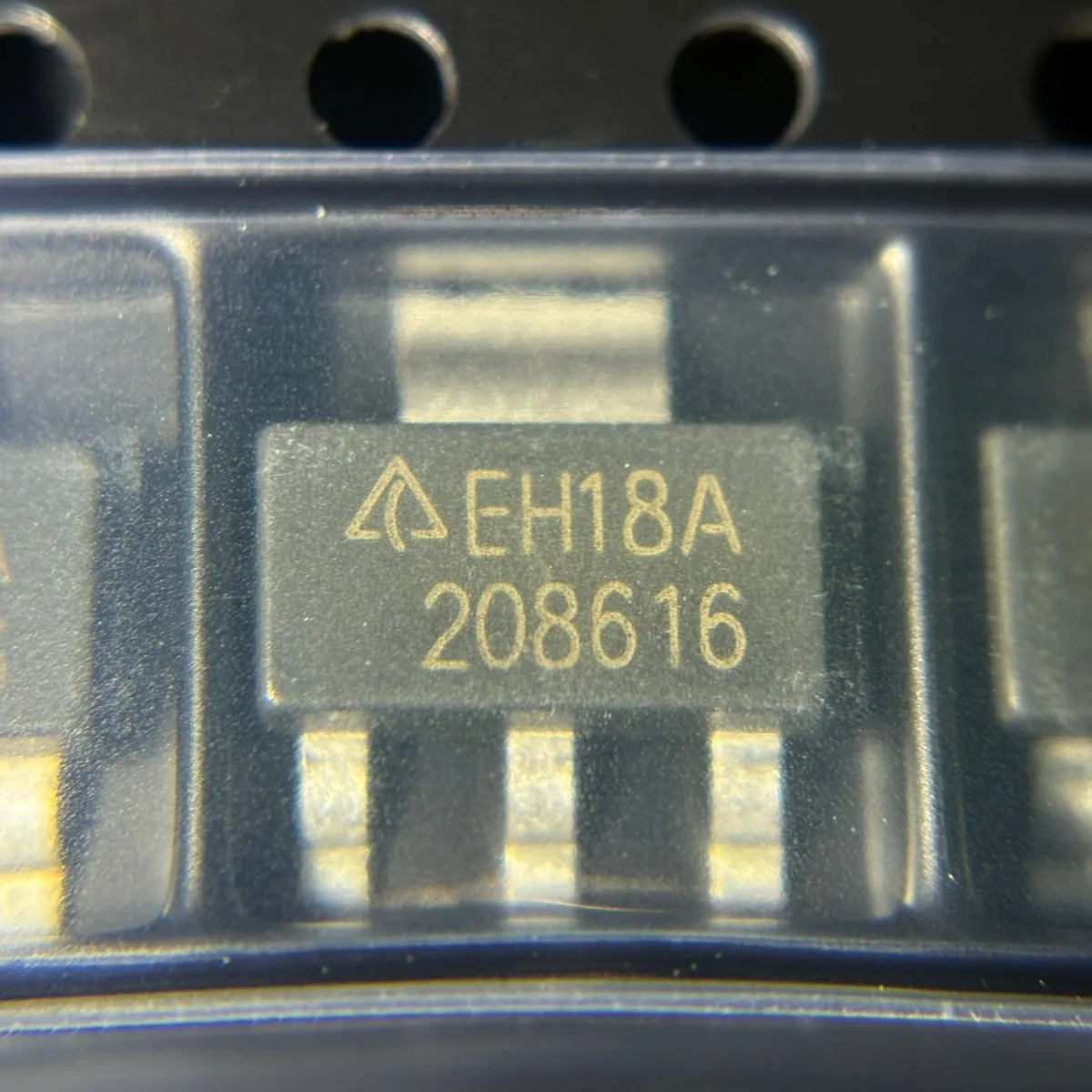 

Original genuine AZ1117H-1.2TRE1 linear regulator (LDO) SOT-223-3 silk-screened EH18A IC chip integrated circuit