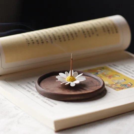 TANGPIN Ceramic Small Daisy Incense Holder Mini Incense Burner with Sandalwood Pedestal