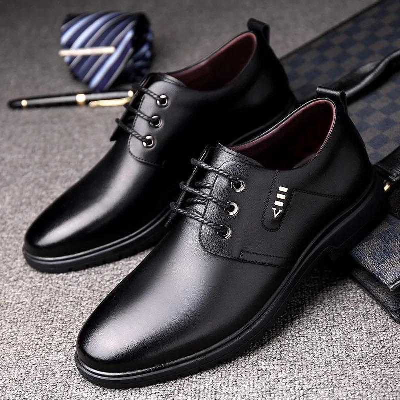 Marke Designer Männer Lederschuhe schnüren Oxfords Kleid Schuhe für Männer Hochzeits feier Büro Business Freizeit schuhe Männer arbeiten Zapatos