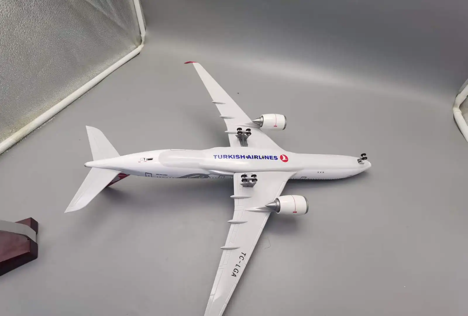 Turkish Airlines 47CM 1:142 Scale Model Aircraft A350 Airbus LED Light Die-casting Machine Collected As A Gift By Aviation