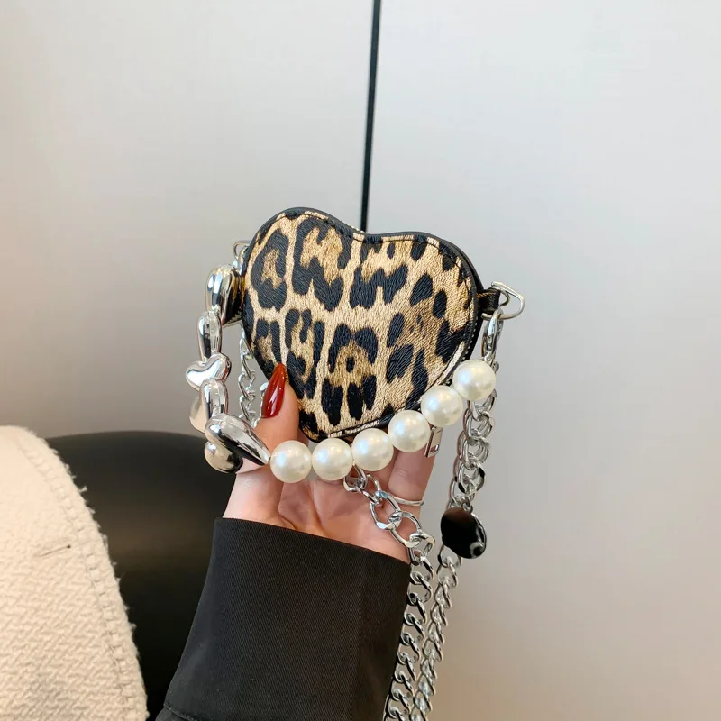 

Mini Leopard Heart Shaped Handbags Pearls Chains Crossbody Bags for Women Cute Beaded Shoulder Bag Coins Purses Evening Clutch