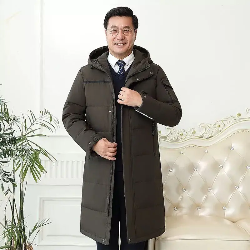 Jaket Musim Dingin Baru yang Tebal dan Hangat untuk Ayah Paruh Baya dan Lansia dengan Model Jaket Bulu Angsa Panjang Sedang yang Menjangkau Lutut