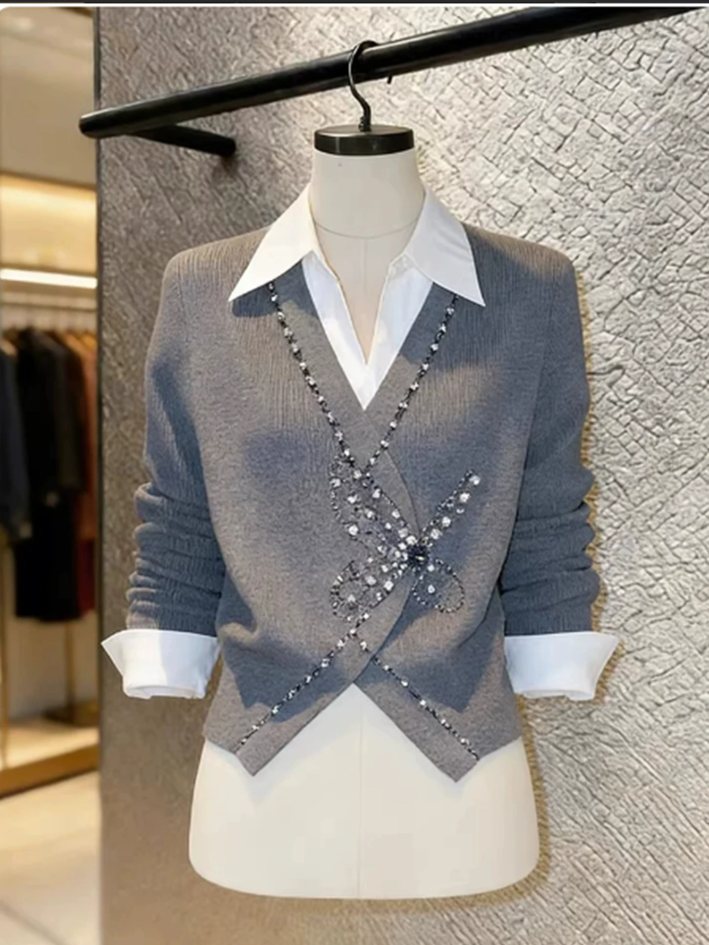 Gray Splice Long Sleeve V-Neck Knitted Top Women's Fashion Design Spring Autumn New Style Paillette Embellished Casual Wear
