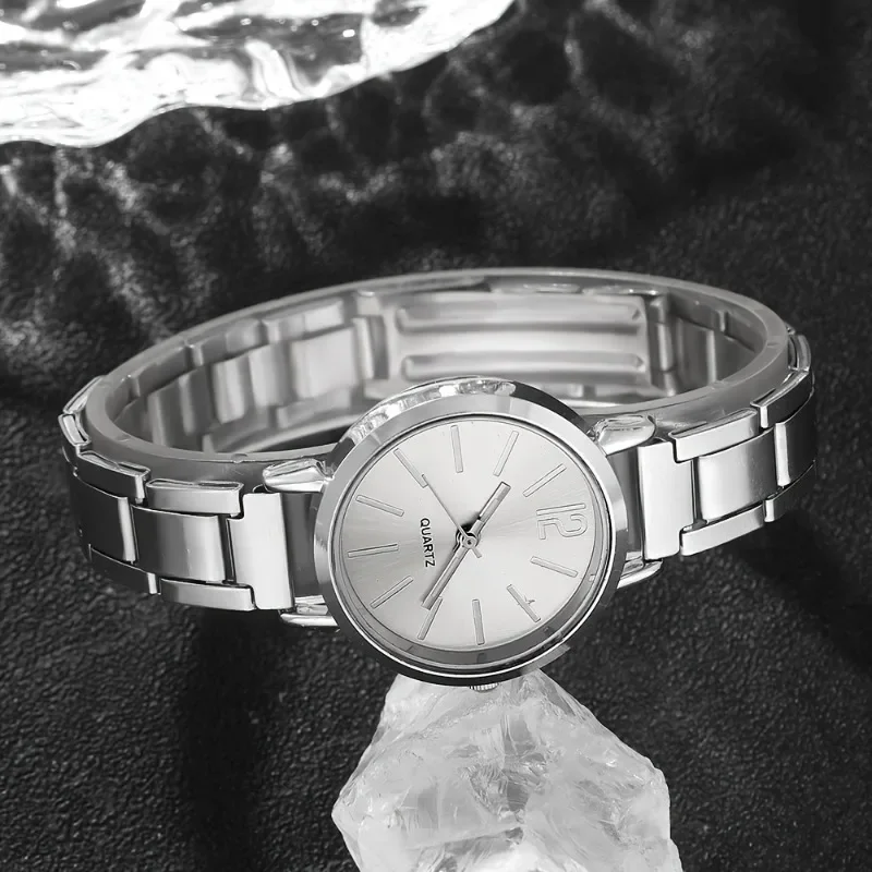 2pcs silver round quartz and heart bracelet jewelry gift suitable for all occasions, the best choice for Valentine's Day gift