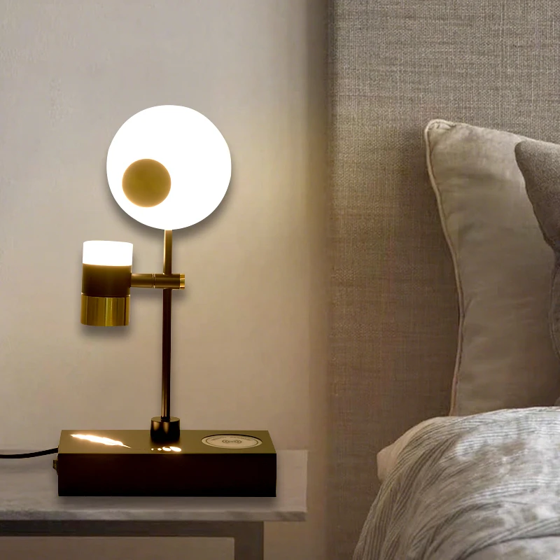 ﻿   3 ألوان مصباح أرضي حديث 360 درجة ضوء أرضي دوار واجهة USB لمبة مكتب أسود دراسة غرفة المعيشة ديكور غرفة معدنية