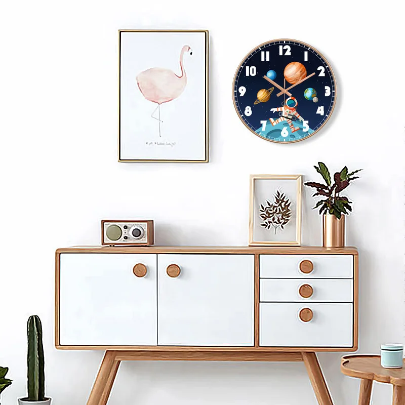 Astronautenuhr im Kinderzimmer, leise Cartoon-Uhr zum Aufhängen
