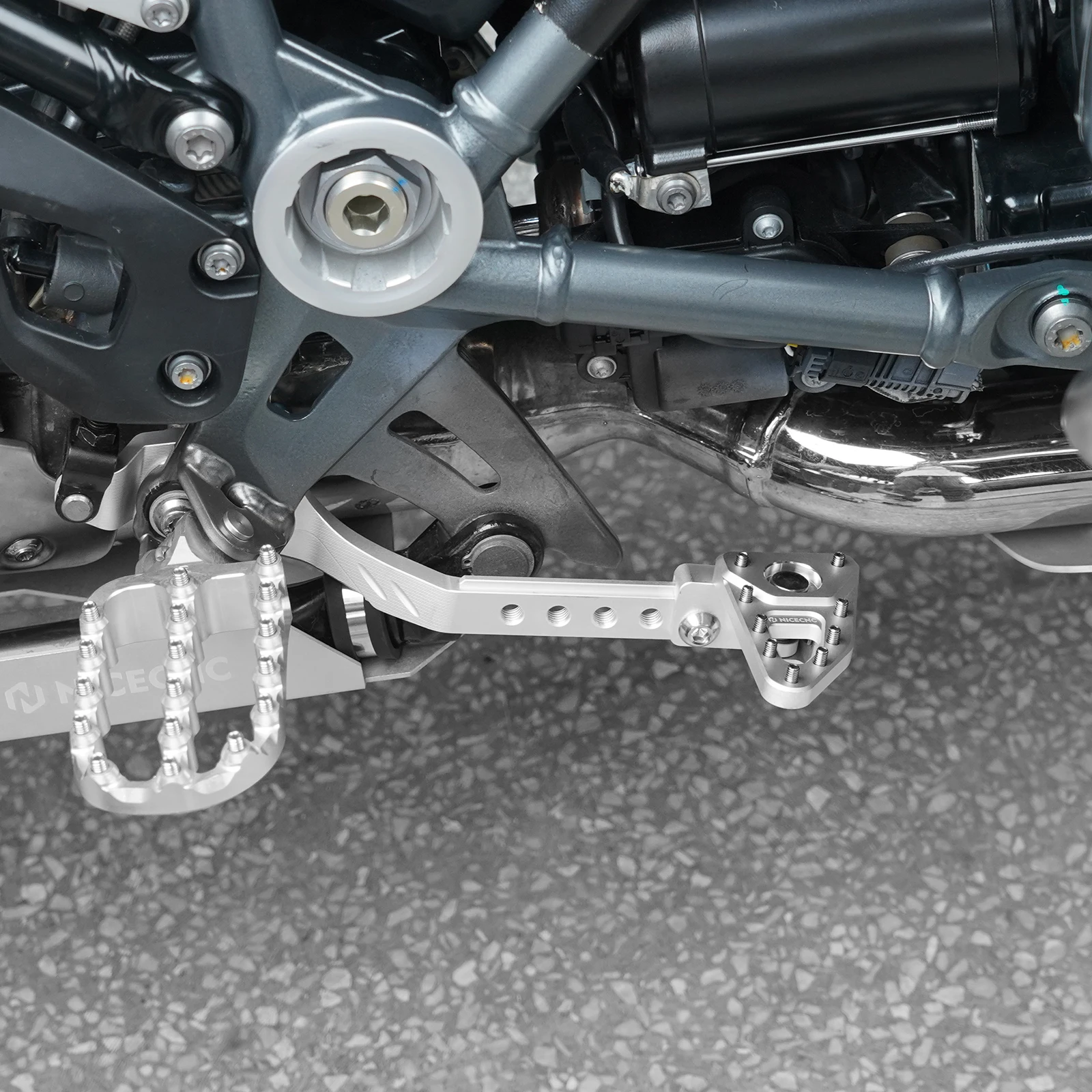 NICECNC Hintere Bremshebel-Pedale mit breiten Fußrasten für BMW R1250GS R 1250GS R1250 GS 2019-2023 2022 2021 R1200GS 2013-2018 – Detail 17
