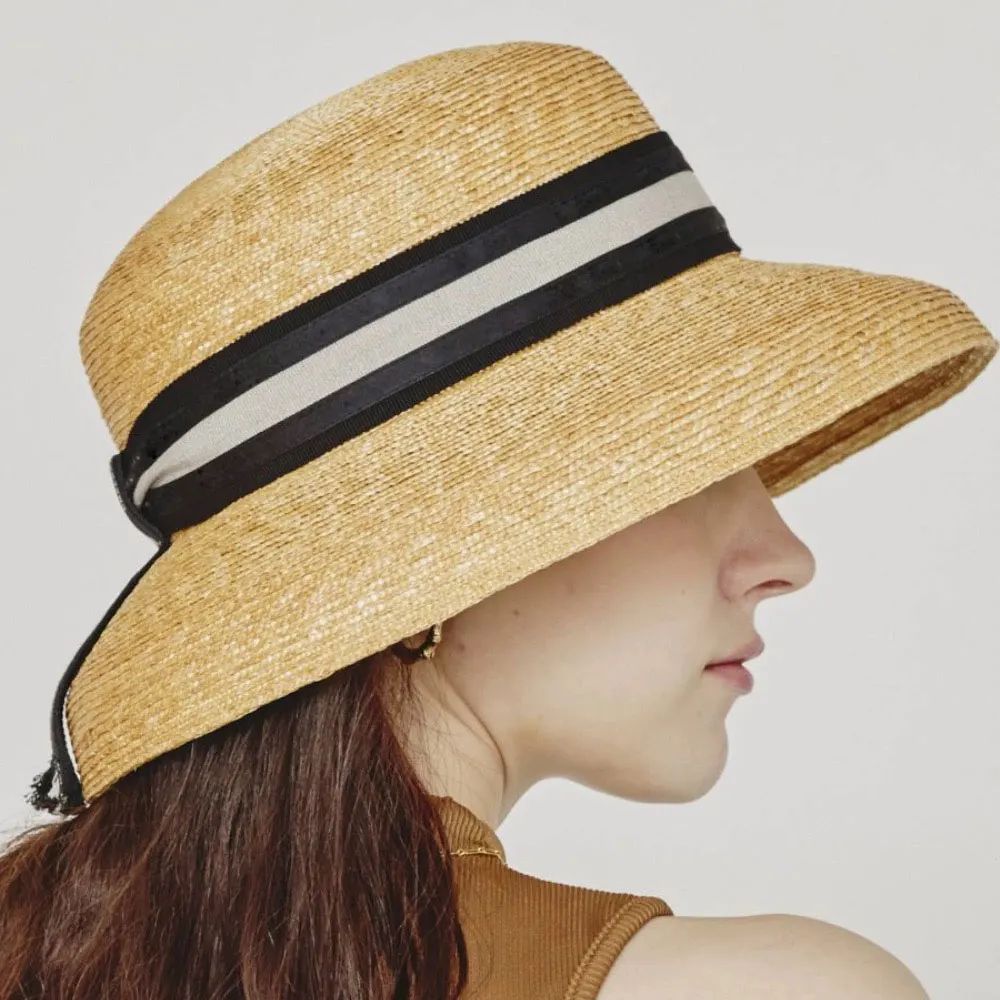 

2026 New Hepburn Style Summer Straw Hat French Elegant ladies Seaside Travel Sun Hat Bow Ribbon Flat Top Wide Brim Straw Hat