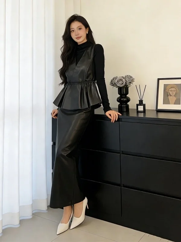 Conjunto de Cuero Sintético Estilo Hong Kong a la Moda para Mujer, Primavera, Nuevo Chaleco con Cuello en V y Cordón Ajustable, Camiseta Interior, Falda Midi, Tres Piezas