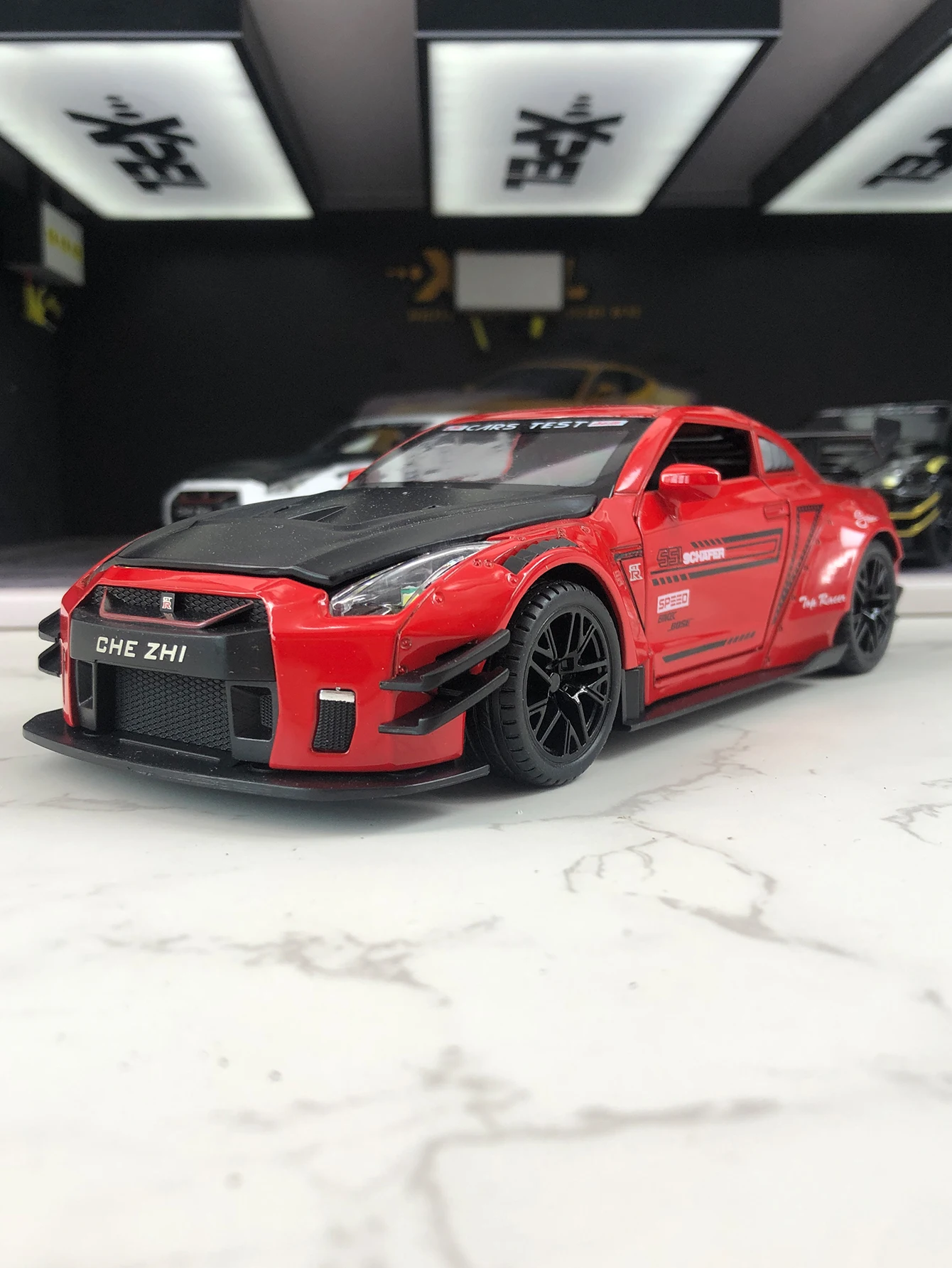 

1: 24 simulation zinc alloy GT-R35 model car, static ornament, metal collectible gift car