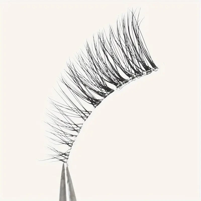 エレガントなフェイクつけまつげ、10ペアのウィスピーなキャットアイデザイン、自然なふわふわ感、日常の魅力に最適、ビューティーメイクアップの必需品