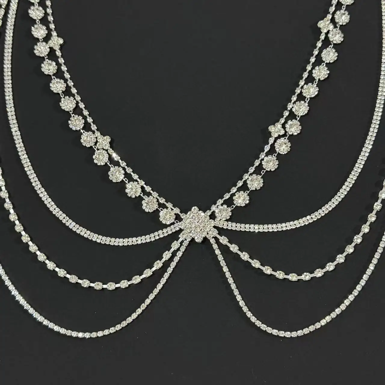 سلسلة أنيقة من حجر الراين قابلة للتعديل مكونة من قطعة واحدة مع طراز قديم، تتميز بتصميم زهرة لامعة، ومناسبة للحفلات #5