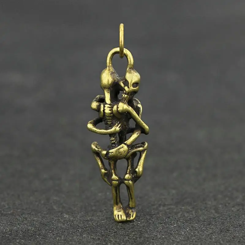 

1 Pcs Handmade Pure Brass Skeleton Skull Lover Punk Key Chain Vintage Copper Mini Hug Statue Keychain Pendant Ornament Funny