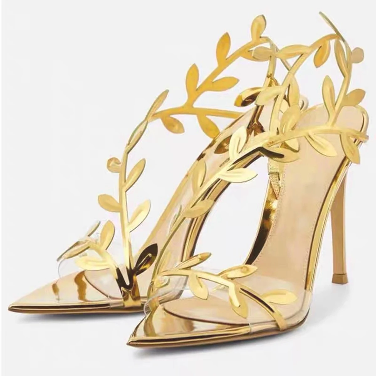 الفروع والأوراق الذهبية ملفوفة بكعب عالٍ شفاف! صنادل بكعب ستيليتو بمقدمة مدببة مليئة بالروح الجنية، منتج يجب اقتناؤه أنيق وملفت للنظر