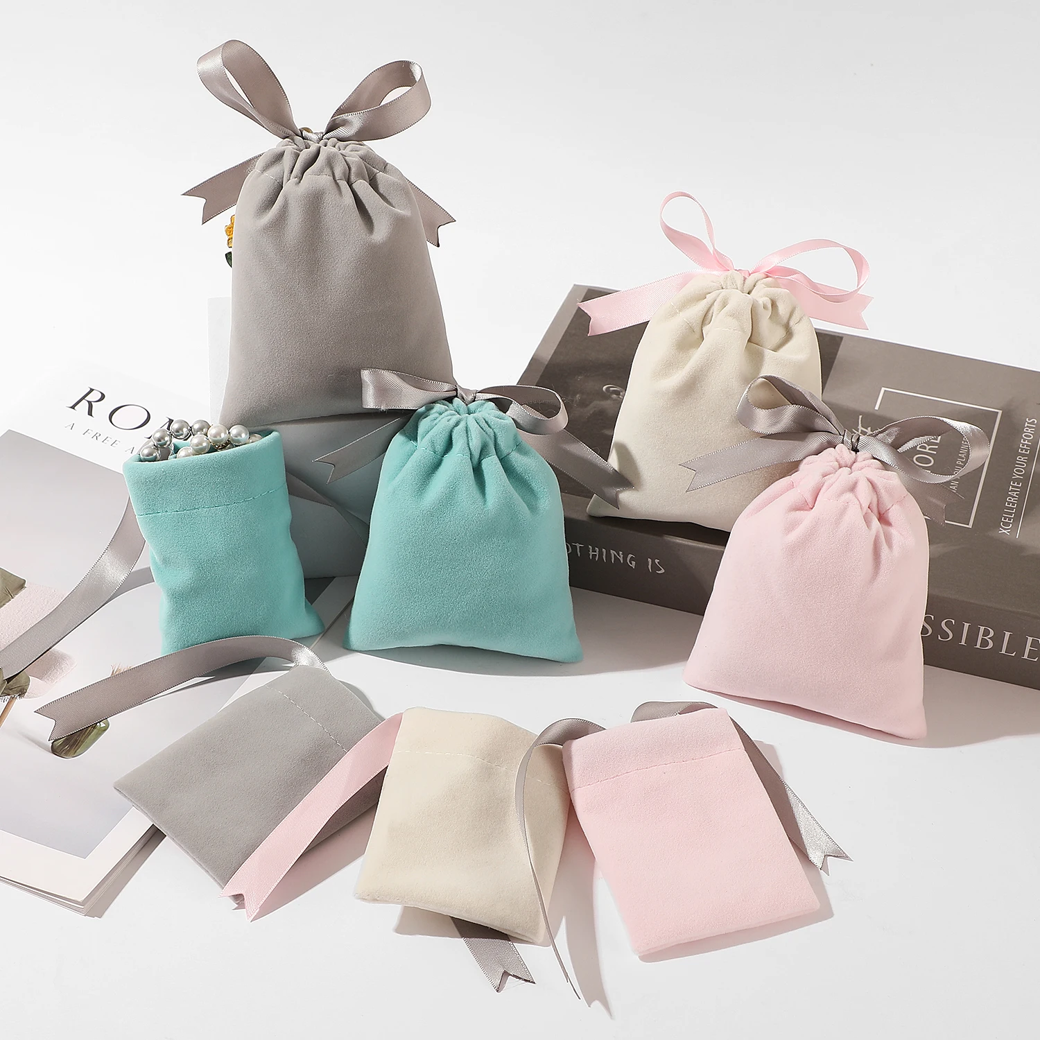 

10 шт./лот 7X9 см 10X12 см роскошные сумки с галстуком-бабочкой милые бархатные мешочки с галстуком-бабочкой бархатные мешочки для ювелирных изделий на шнурке Bolsa Can Print Logo