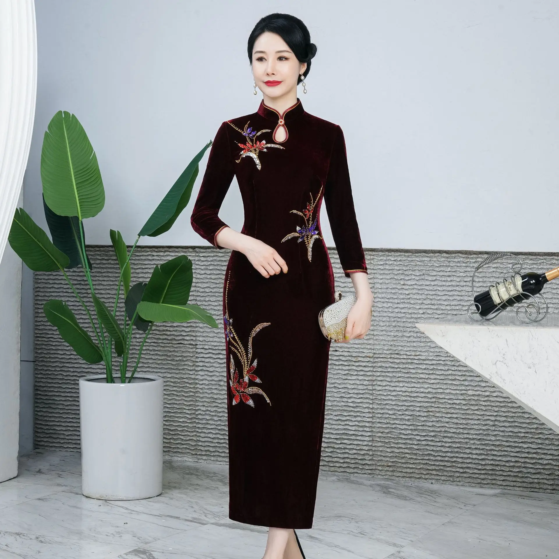 

Traditional Chinese Qipao Autumn Winter Plus Size Velvet Cheongsam Exquisite Sequin Flower Vestidos Sexy Slim Split Dress 6XL