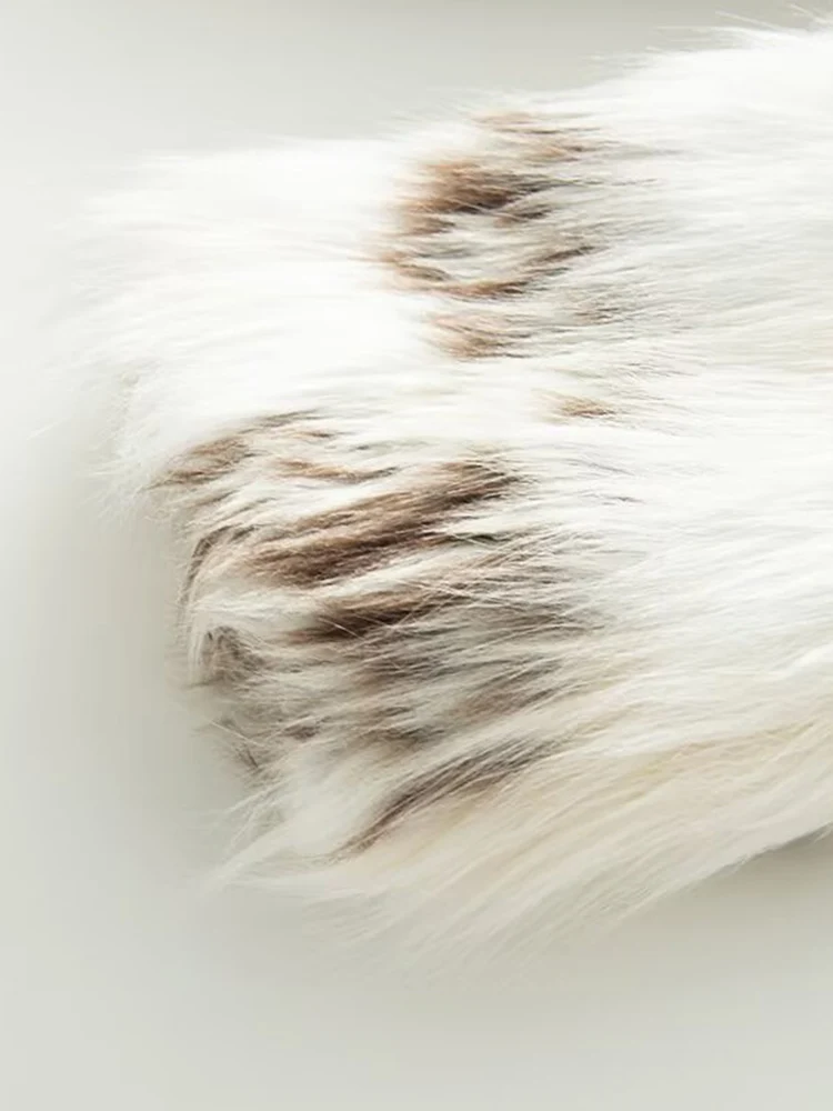 النمط الأوروبي والأمريكي الخريف والشتاء الوافدين الجدد معطف الموضة النسائية العصرية ذو تأثير الفرو الصناعي