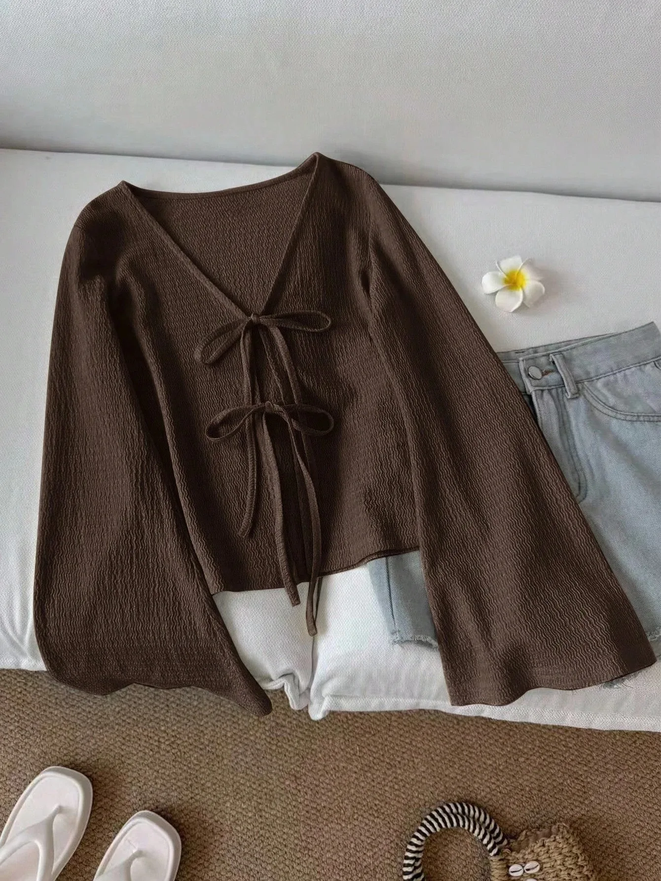 Blusa Casual de Mujer, Color Sólido, con Lazo Delantero, Semi-Entallada, Manga Acampanada, Cuello en V, Tejido Texturizado, Estilo Cottagecore, Primavera/Otoño