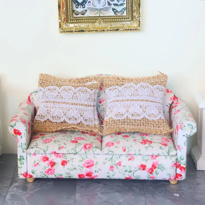 2 pezzi 1/12 simulazione casa delle bambole mini cuscino in pizzo cuscino del divano casa delle bambole decorazione del soggiorno accessori per la decorazione della casa delle bambole