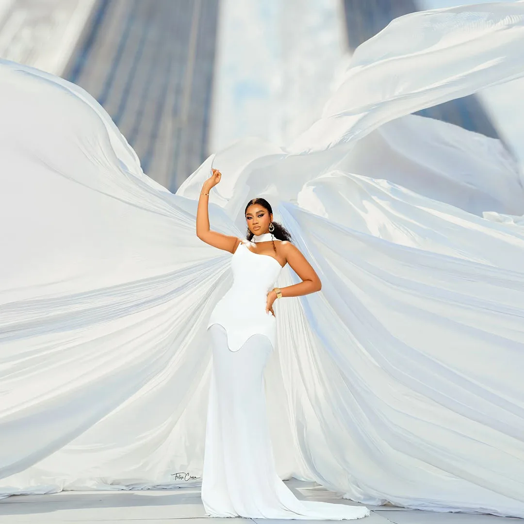 

White Patchwork Satin and Mesh Wedding Dresses African Strapless Floor Length Bride Gowns Custom Made Robes Lady Party No Scarf