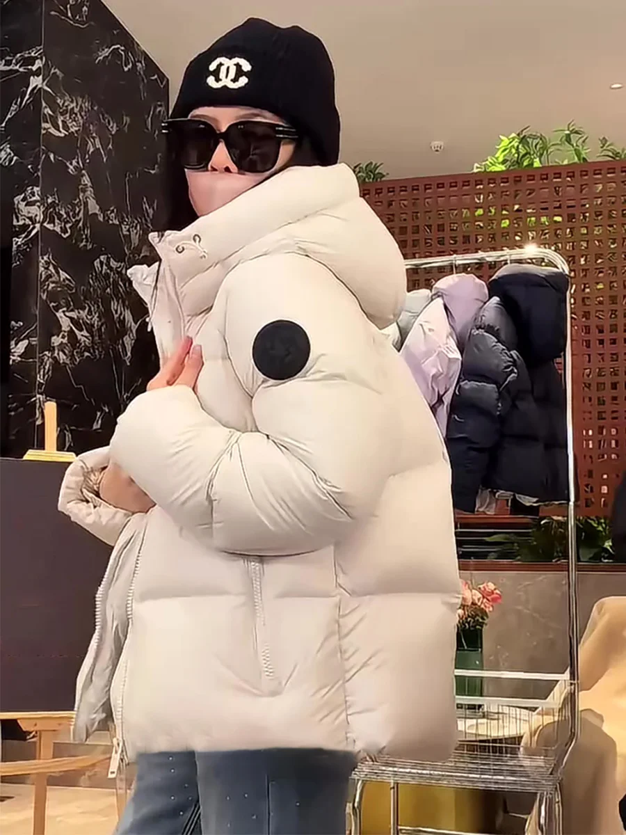 

Розовая зимняя женская куртка-пуховик средней длины с воротником-стойкой, новая коллекция, на 90% белом пуху, теплая верхняя одежда