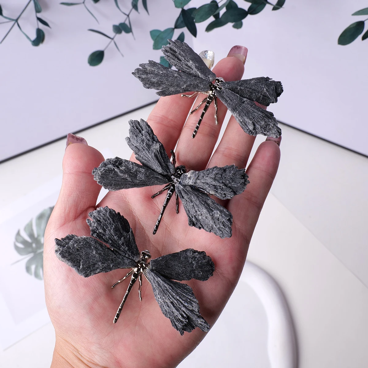 1pc Natural Crystal Stone Black Tourmaline Flame Feather DIY Dragonfly Animal Divination Decoration Wholesale Home Decoration