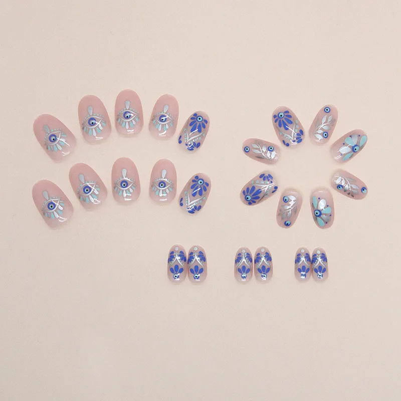 เล็บปลอมแบบกดติด 24 ชิ้น ทรงอัลมอนด์สั้น - สีน้ำเงินพอร์ซเลน ลายตาลึกลับและลายใบไม้สีเงิน |   สไตล์โอเรียนทัลชิค