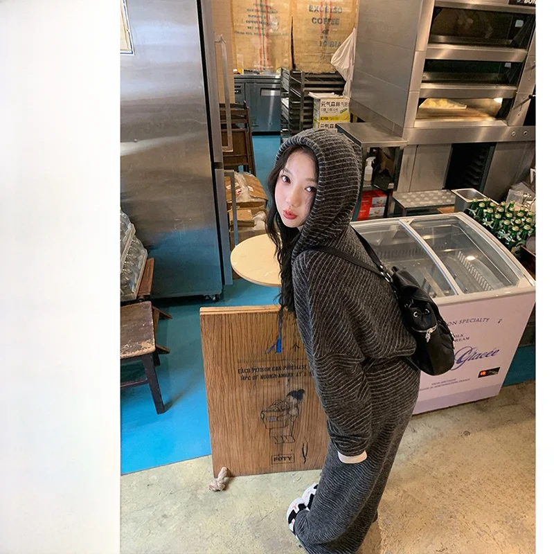 

Классический дизайн Zhang Beibei: комплект из толстовки на молнии с капюшоном и брюк, женский мягкий полосатый костюм, повседневная осенняя коллекция