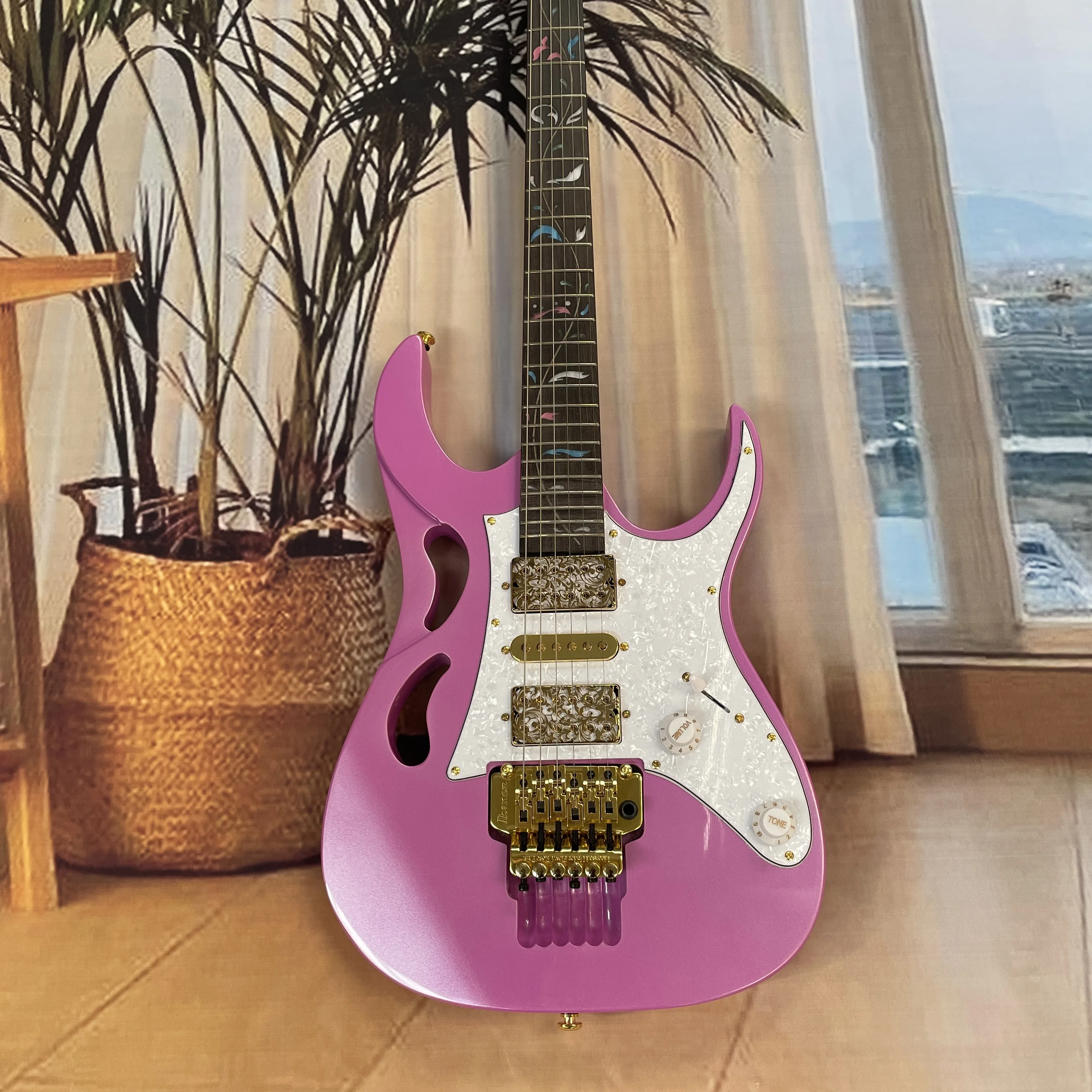 Pink 6-string electric guitar, white pickguard HSH pickup guitars, 24-fret high fretboard speed-picking guitarra