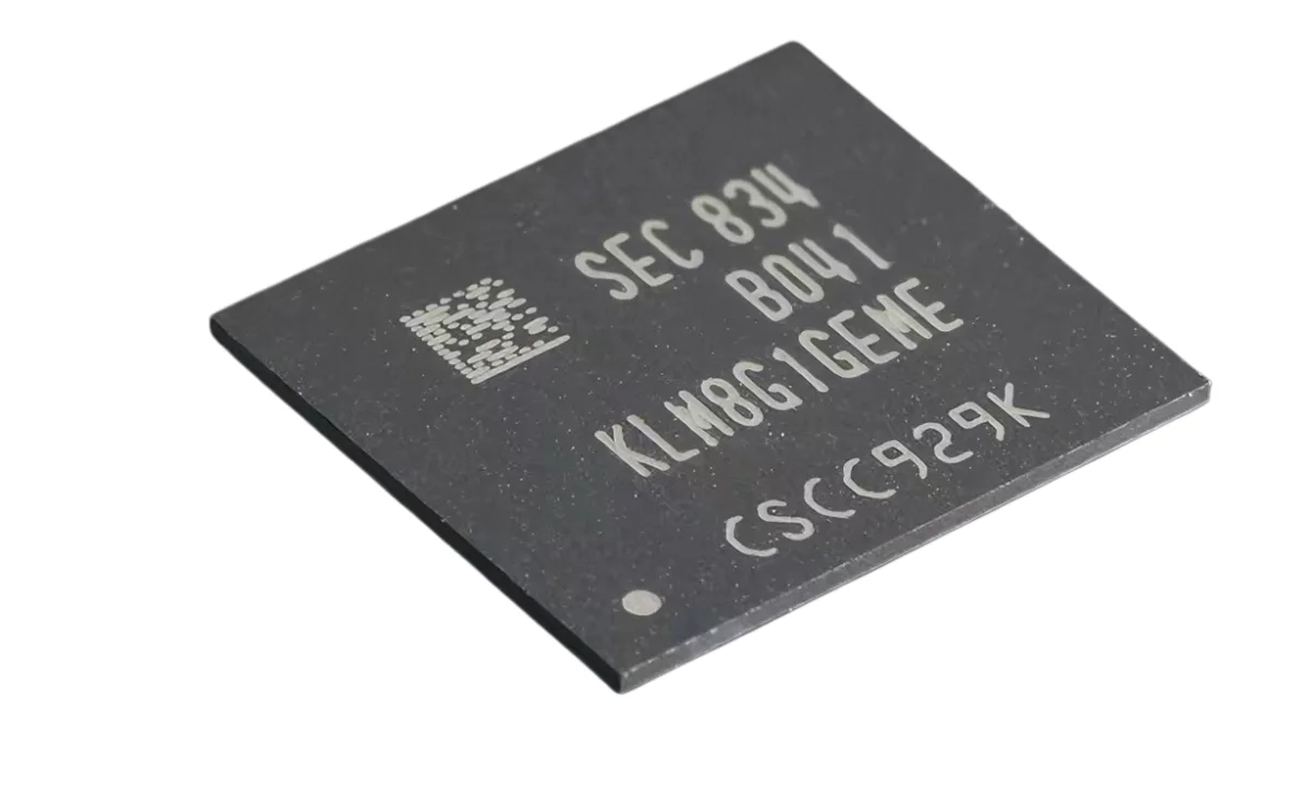 Original KLM8G1GEME-B041 SMT BGA-153 memory chip 8G