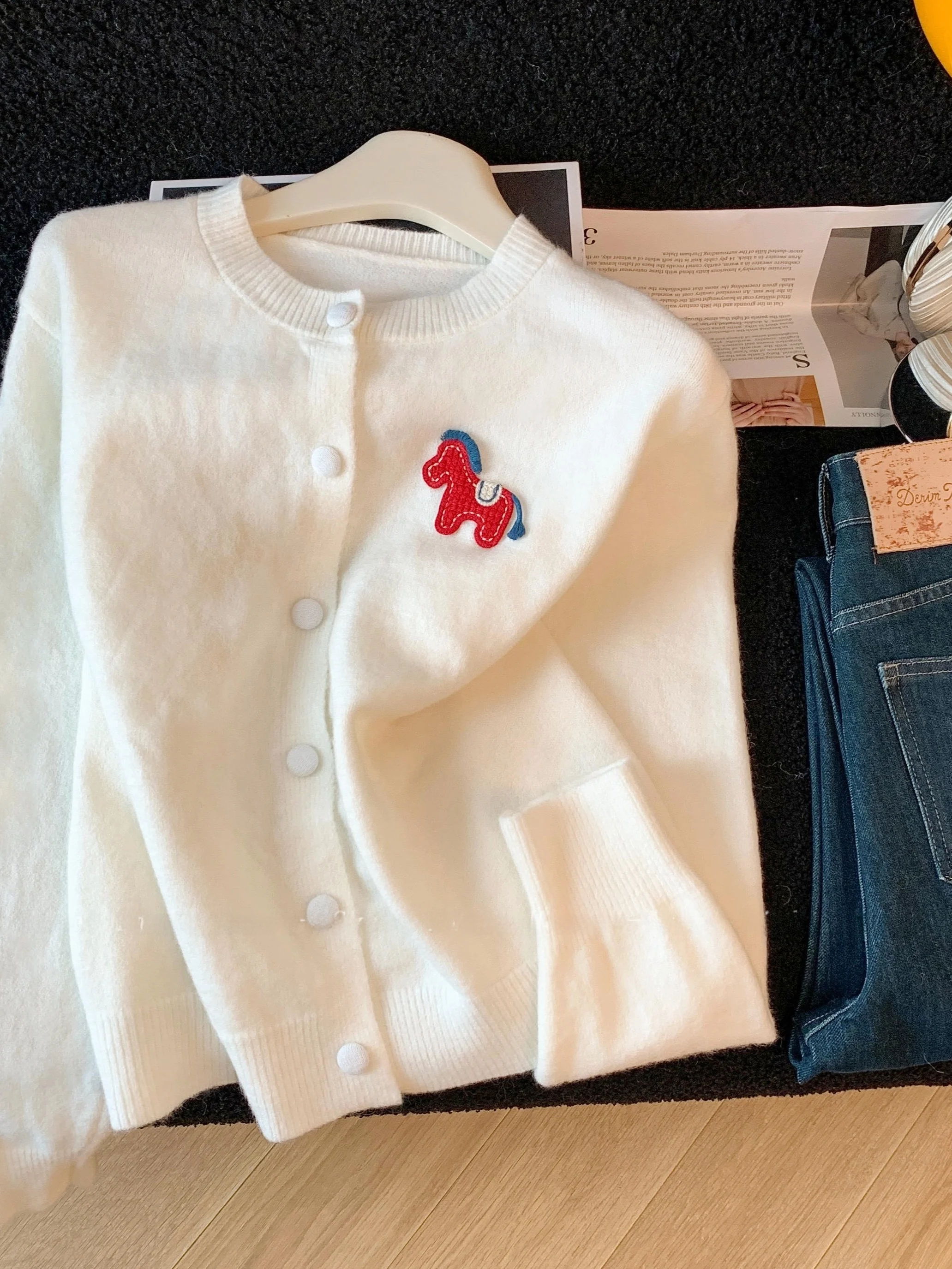 

Autumn Winter New Sle Embroidered Single Button Knitted Soft Cozy Sweater Cardigan Knitted Outerwear Women's Faion Korean...