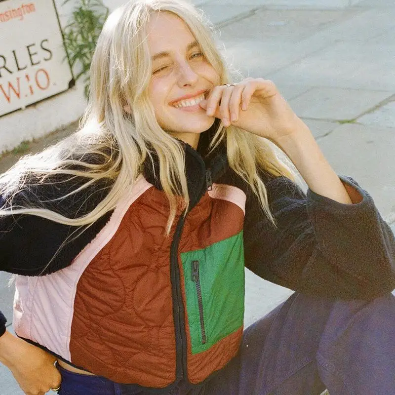 Damska kurtka w kratę, cienka, bawełniana, długa, wiosenna, modna odzież wierzchnia.