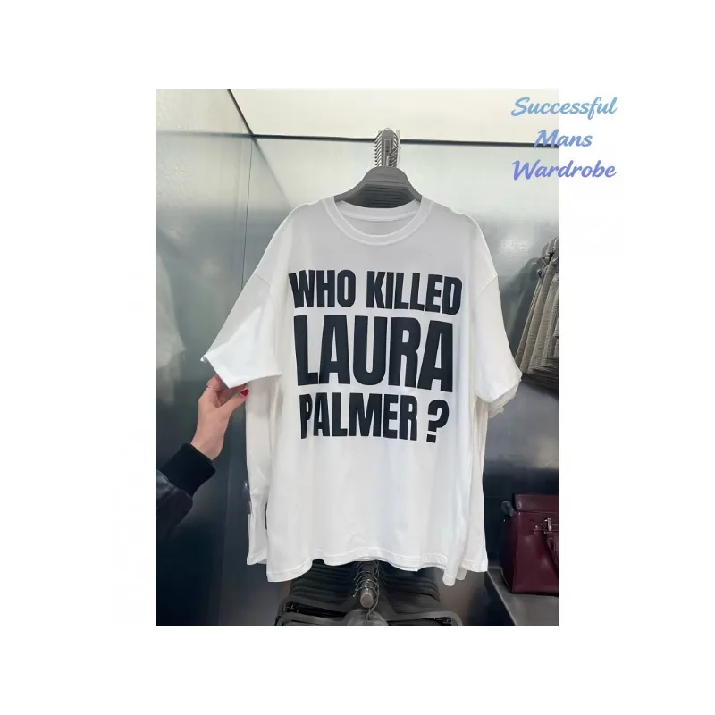 A neutral T-shirt with the theme of 