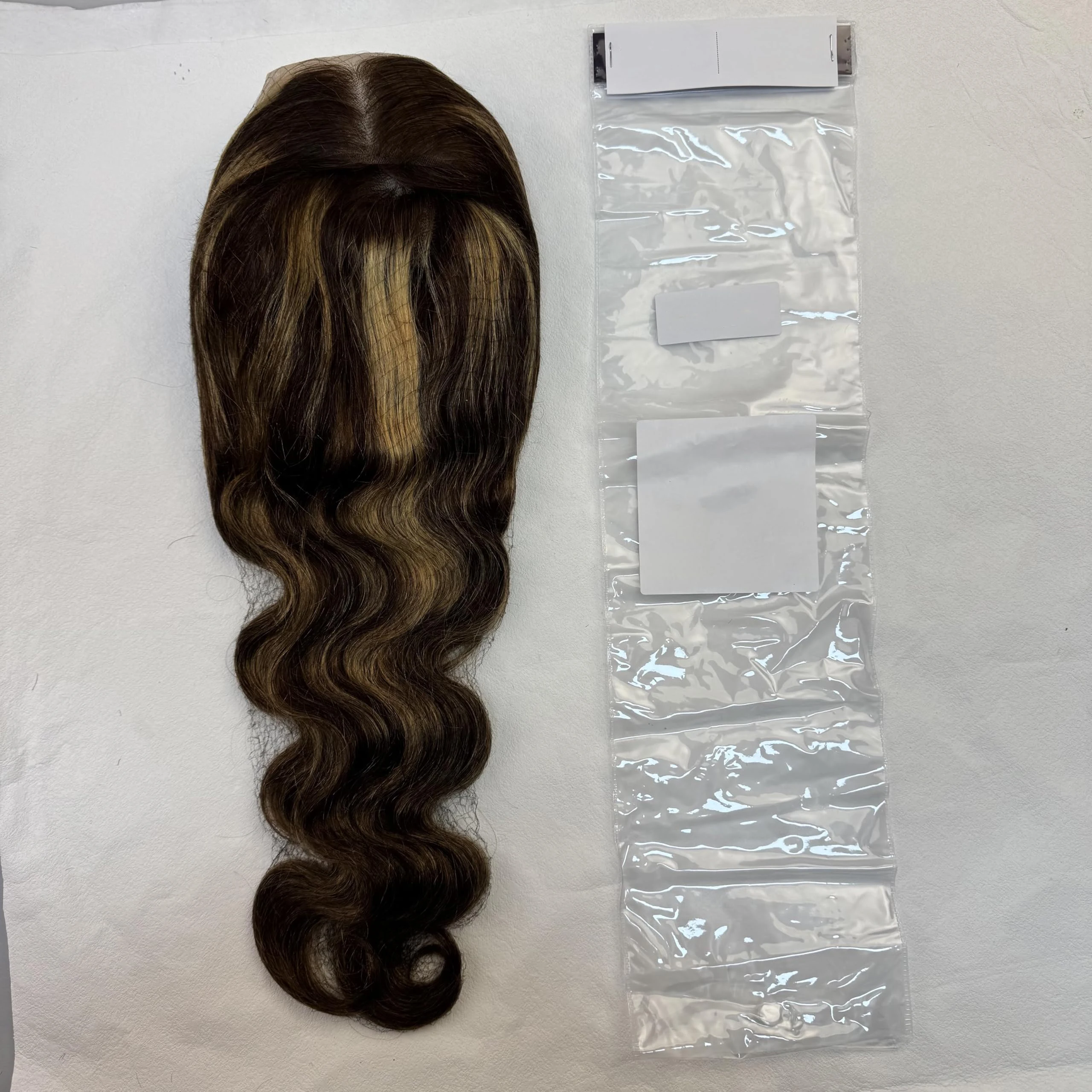 

Плотность 250 34 дюйма Выделите Объемная волна Парики фронта шнурка Человеческие волосы Медовый блондин Парики с эффектом омбре 250 Плотность Парик объемной волны Предварительно выщипанный