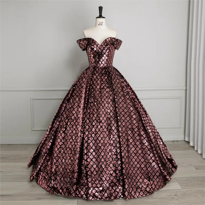 A one-shoulder golden sequined floor-length ball puffy skirt for the art examination